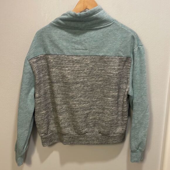 NWOT Reflex woman’s mock turtleneck grey and green sweatshirt - Picture 8 of 9